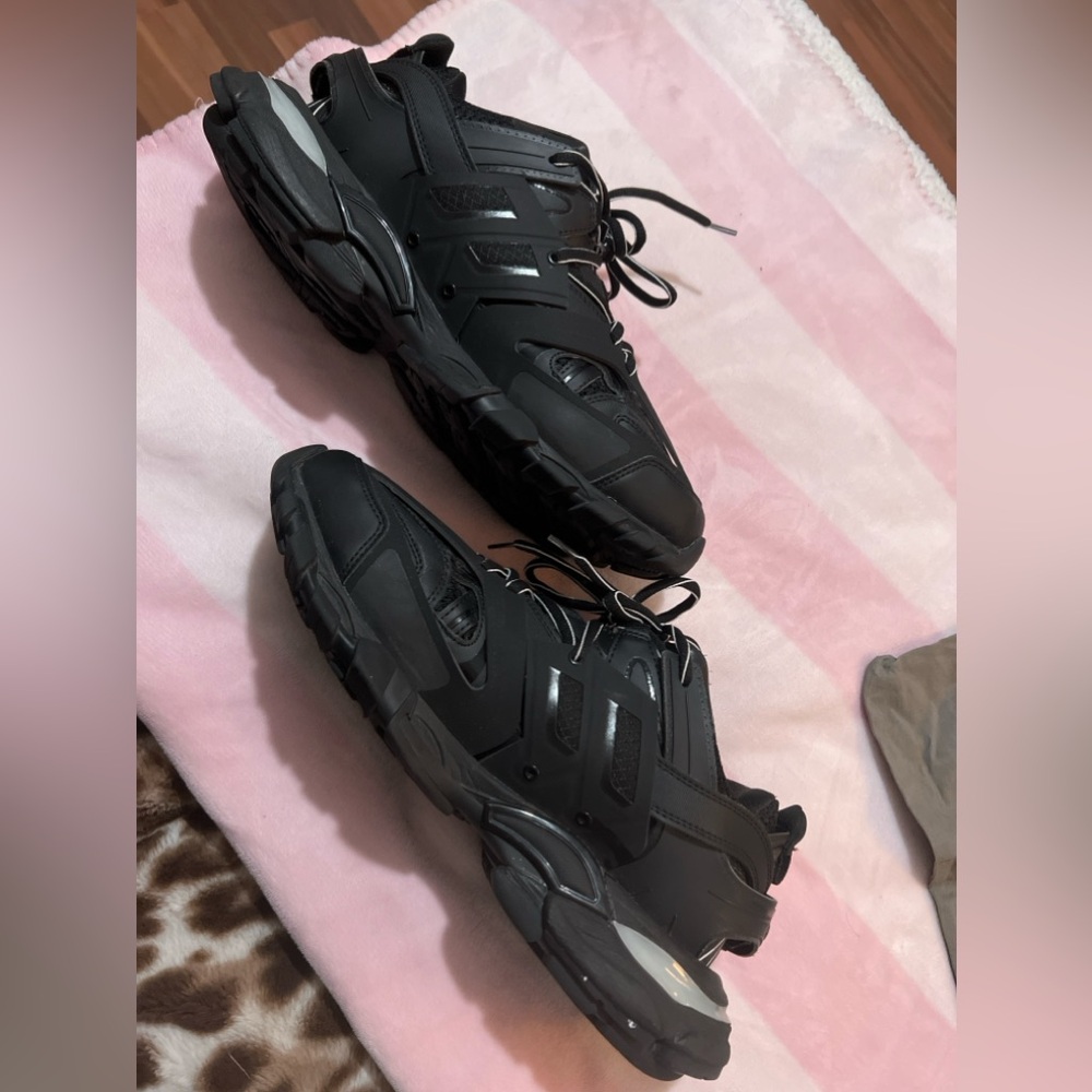 men’s balenciaga track runners 
size 10 
brand new with box, bag, extra laces - Picture 2 of 6